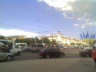 Гигантская пробка в самом центре Луганска (фото, видео)