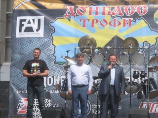 Виктор Янукович в Луганске открыл соревнования по автогонкам