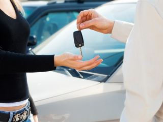 Жительница Луганской области, позарившись на дешевое авто, стала жертвой афериста