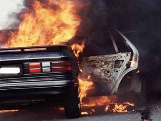 Сразу 3 автомобиля горели в Луганске 