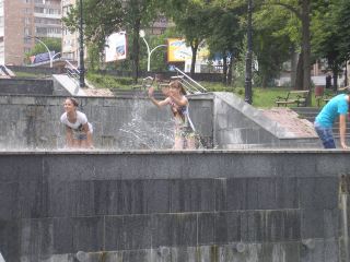 В каскадном фонтане наконец-то заменили воду (фото)