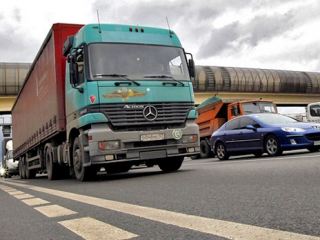 На дорогах Луганской области ограничили движение грузовиков 