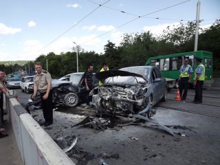 Девушки на иномарках устроили страшную аварию в Луганске (подробности, фото)