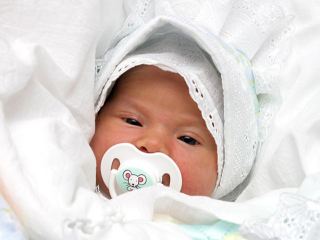 На Луганщине женщина родила ребенка и бросила его в парке