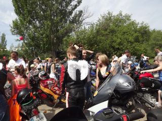 Крылатые мотоциклисты поздравили детвору с праздником (фото, видео)