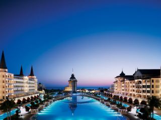 Туроператоры Украины отменили экскурсии в девяти городах Турции