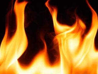 На трассе в Луганской области сгорел пассажирский автобус