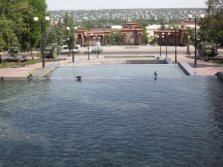 Луганчанам дали «добро» на купание в фонтанах (фото)