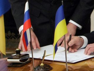 Азаров и Медведев обсудят в Сочи газовый вопрос