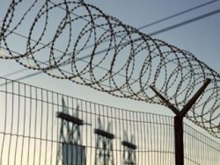 Сотрудника Брянковской колонии наказали за побег заключенного