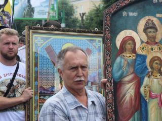 В Луганске триста человек оплакивали убийство царя (фото, видео)