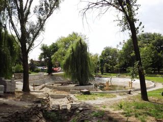 Как проходит реконструкция пруда в луганском Парке 1 мая (фото)