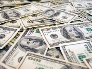 На луганской границе задержали машину, набитую долларами