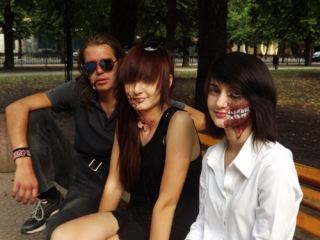 Разорванный рот, ободранная кожа, алая кровь... Луганск пытались атаковать зомби (фото)