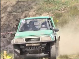 Джипы грязи не боятся. Под Луганском прошли гонки на внедорожниках (видео)