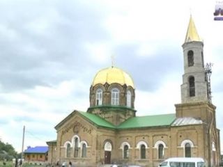 В Луганской области возрождают христианскую святыню видео