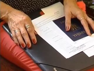 Луганчан разводят на деньги в паспортном столе видео