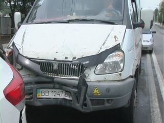 ДТП в Луганске маршрутка врезалась в Тойоту фото