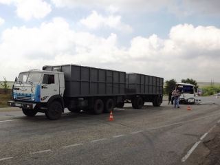 В Луганской области столкнулся рейсовый автобус с грузовиком подробности фото