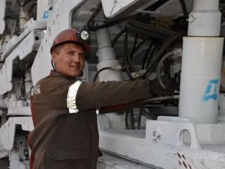 «Краснодонуголь» монтирует новую лаву на шахте Баракова