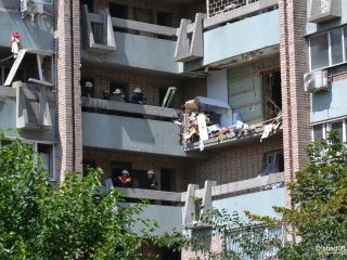 Из-за взрыва, прогремевшего в 12-этажном доме, в Луганск срочно выехал замминистра ЖКХ