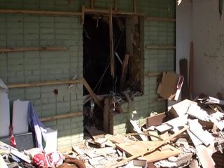 Луганчан, пострадавших от взрыва в многоэтажке, начинают выписывать из больниц