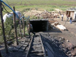 На копанках в Луганской области добывали по  тонн угля в сутки фото