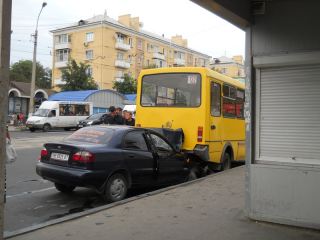 В ГАИ рассказали подробности крупного ДТП в Луганске