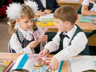 Нововведения для луганских школьников Ступеньки к информатике и смайлики вместо оценок