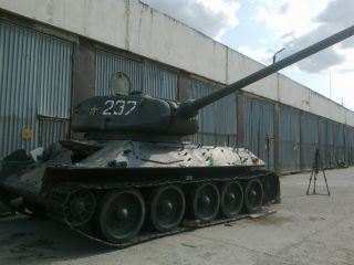 Настоящий танк проедет по центру Луганска