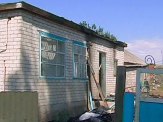 На Луганщине сотрудники ГАИ спасли от гибели целую семью фото