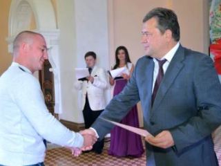 Лучшим спортсменам и тренерам Луганской области вручили именные стипендии