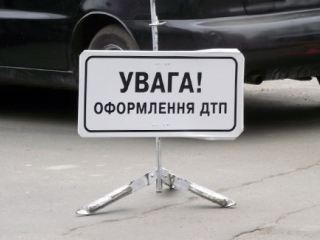 На Луганщине «Жигули» врезались в столб. Один человек погиб, трое в больнице