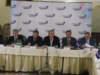 В Луганске Виктор Медведчук открыл международную конференцию о геополитическом выборе Украины фото