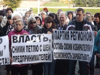 Рынок под снос? Луганские предприниматели вышли на митинг под стены горсовета (фото, видео)