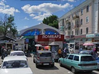 Луганские власти решительно настроены против торговых рядов на Центральном рынке