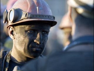 Профсоюзы шахтеров грозят массовым бунтом в случае задержек социальных выплат 