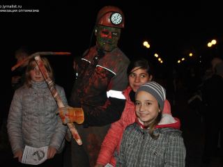 Гитлер и шахтер в окружении зомби Как в Луганске Хеллоуин праздновали шокирующие фото