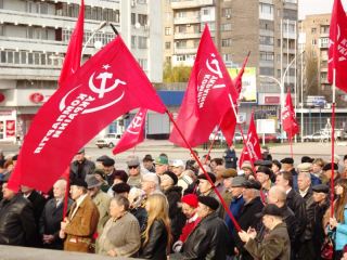 Годовщина Октябрьского переворота: коммунисты предсказывают новую революцию (фото)