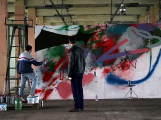 Полный абстракт от Супового набора украсит культурный центр в Луганске фото