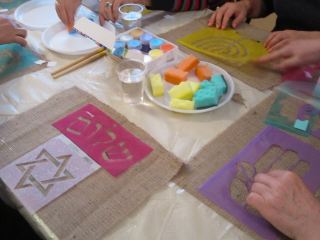 Душевные люди учили луганчан рукоделию фото