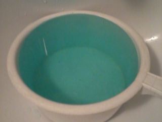 В Алчевске из кранов течет вода синего цвета фото