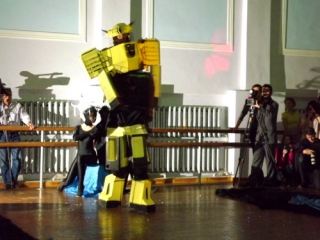 Инопланетяне устроили модный показ в Луганске фото видео