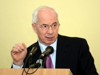 Азаров призывает не верить провокаторам