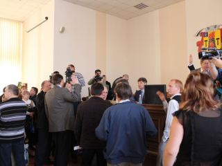 Активистами, которые сорвали сессию Луганского горсовета, занялась прокуратура