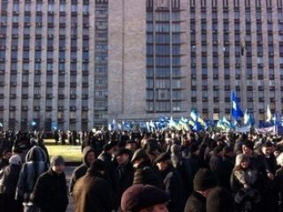 В Донецке  тыс человек вышли на митинг в поддержку власти