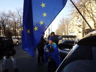 Луганская оппозиция устроила автопробег в поддержку киевского Евромайдана (фото)