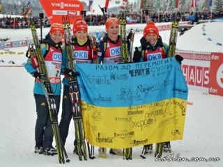 Талисман от болельщиков помог украинским биатлонисткам занять первое место в эстафете в Австрии (фото)