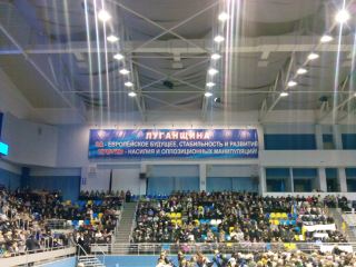 Молодежь должна строить а не разрушать  Луганская студентка