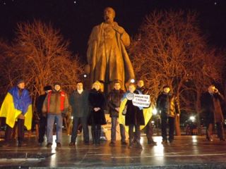 Луганская оппозиция протестует в центре города (фото)